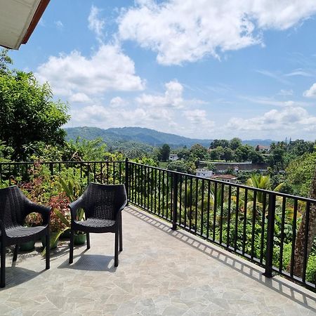 Squirrel'S Nest Hotel Kandy Exterior foto