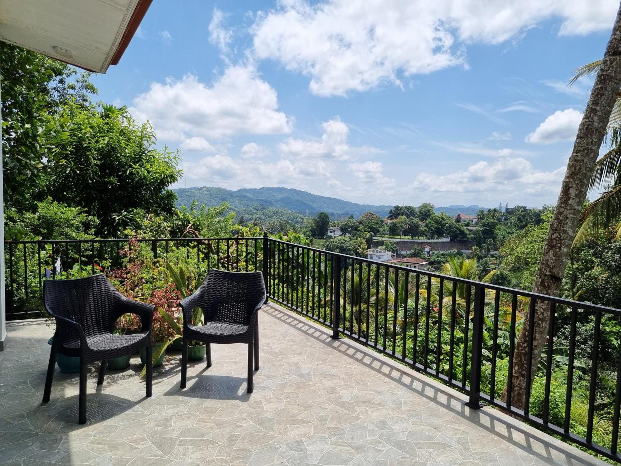 Squirrel'S Nest Hotel Kandy Exterior foto