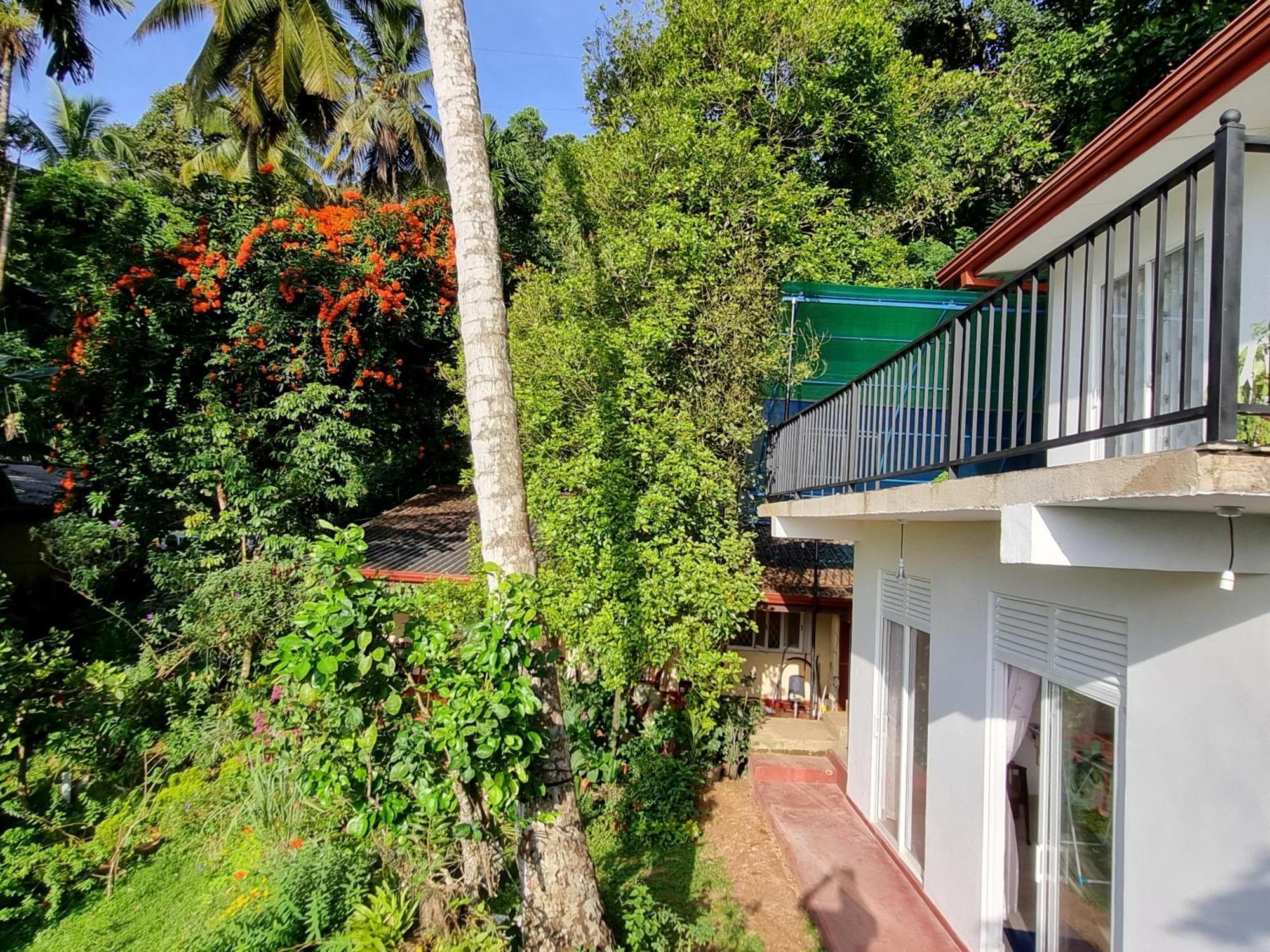 Squirrel'S Nest Hotel Kandy Exterior foto